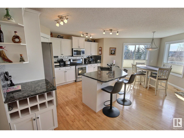 426 86 ST SW Edmonton, Alberta in Houses for Sale in Edmonton - Image 4
