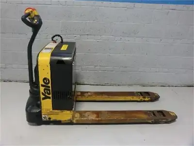2003 YALE MPB040-E POWER PALLET JACK 4,000LB CAPACITY STANDARD 27" WIDE X 45" LONG FORKS 24V MAINTEN...