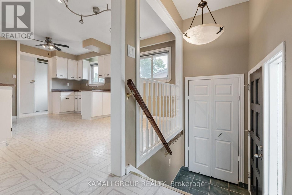 MAIN - 15 WALTER AVENUE Newmarket (Bristol-London), Ontario 4