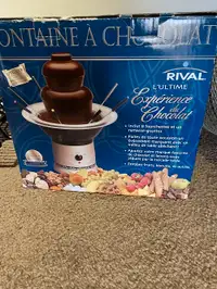 Chocolate fountain with 6 metal serving forks
