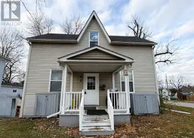 Welcome to Aurora's historical charm meets modern comfort in this newly updated 2 bedroom apartment...