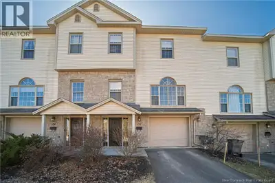Beautiful Townhouse in Desirable High Point Ridge! Welcome to easy living in one of the areas most c...