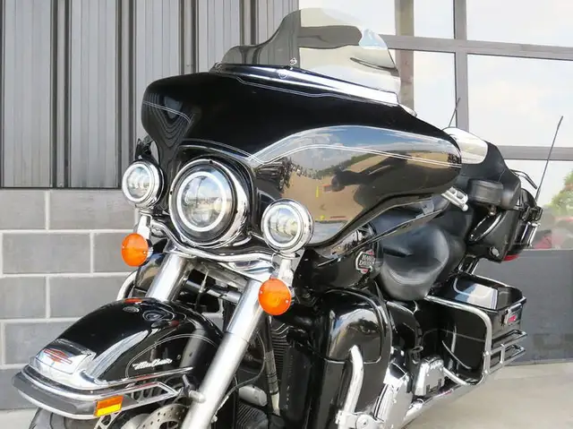 2009 Harley-Davidson FLHTCU Ultra Classic Electra Glide in Street, Cruisers & Choppers in Cambridge - Image 10