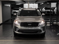 Ready for anything, this 2019 Kia Sorento LX in stunning Titanium Metallic offers a perfect blend of... (image 3)