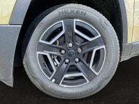 This Jeep Cherokee has a dependable EJN 1.6L I-4 EP Turbo Hybrid engine powering this Variable trans... (image 6)