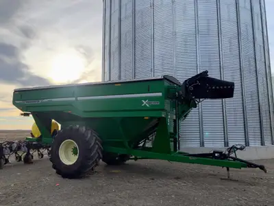 Unverferth 1115 X-treme Grain Cart | Back 40 Sales 1100 Bu, 22" Single Corner Auger 900/60R32 Trelle...