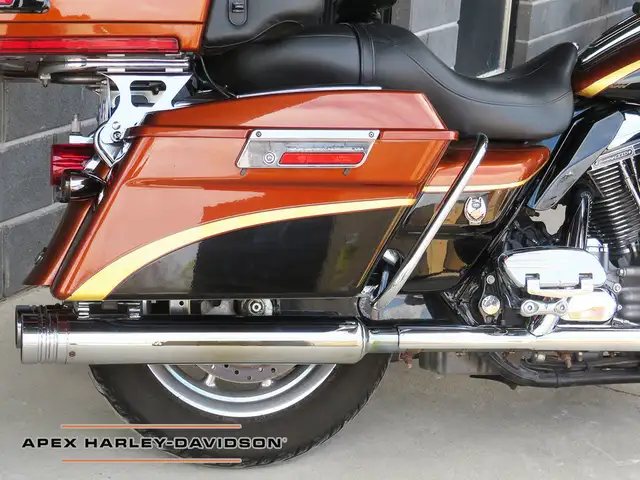 2008 Harley-Davidson FLHTCUSE3 - CVO Screamin' Eagle Ultra Class in Sport Touring in Cambridge - Image 9