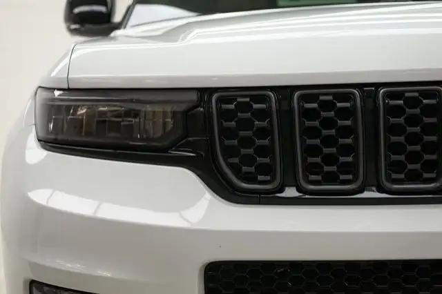 2023 Jeep Grand Cherokee L Summit | Sunroof | Night Vision in Cars & Trucks in Winnipeg - Image 4