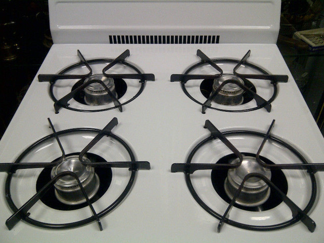 Gas Stove. Propane Stove. Apt Size. 20 inch in Kitchen & Dining Wares in City of Toronto - Image 3