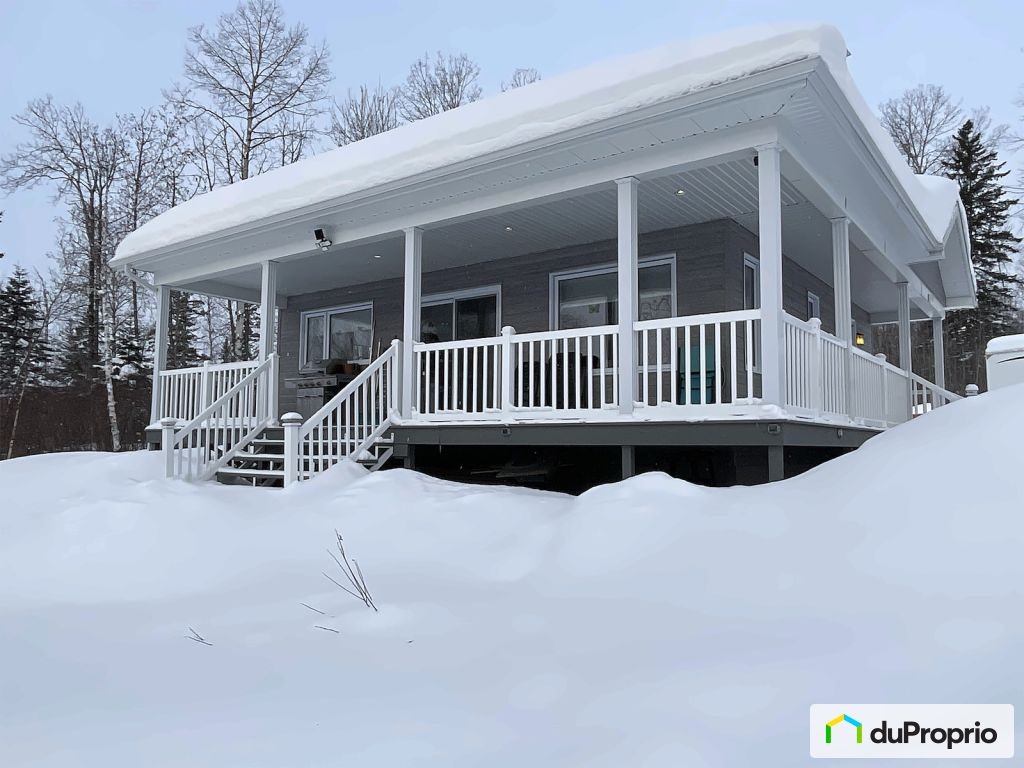 $399,000 - 1 1/2 Storey for sale in Péribonka — photo 1
