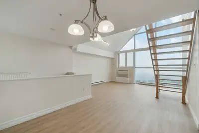 ONE-BEDROOM PENTHOUSE IN THE HEART OF DARTMOUTH
