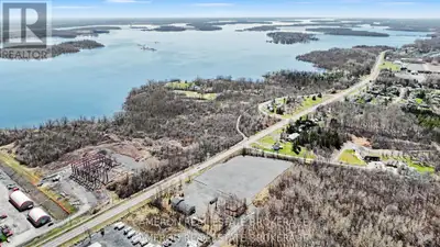 VACANT LAND FOR LEASE....IDEAL TRANSPORTATION TERMINAL ! ....PROPERTY ZONED MANUFACTURING (MM) WITH...