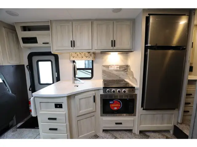 2026 Forest River Sunseeker NEUF 2500 Classe C /B+ Skirt paint + in RVs & Motorhomes in Laval / North Shore - Image 12