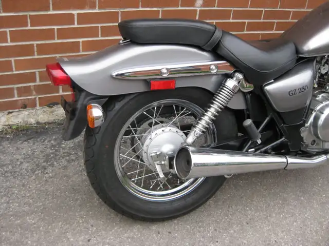 2010 Suzuki GZ250 Marauder in Street, Cruisers & Choppers in City of Toronto - Image 6