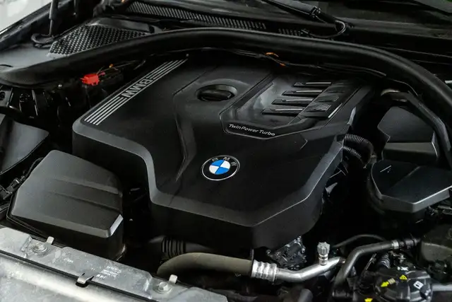 2023 BMW 3 Series 330i xDrive | M Sport | Accès confort in Cars & Trucks in City of Montréal - Image 10