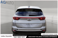 2021 Kia Sportage LX Experience the Kia Sportage LX with only 80424 km on the odometer. Finished in... (image 3)