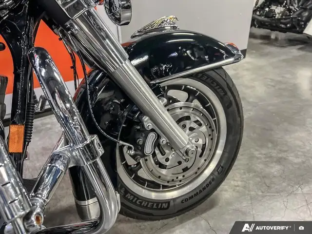 2006 Harley-Davidson FLHTI ELECTRA GLIDE STD in Sport Touring in Calgary - Image 9
