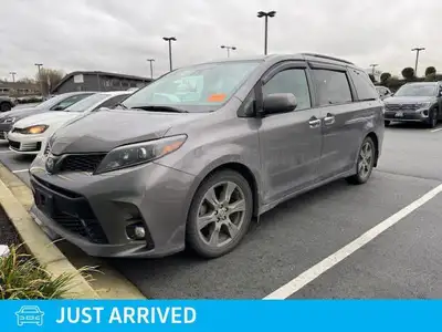 Experience unparalleled comfort and convenience in this exceptional 2020 Toyota Sienna SE, a Mini-va...