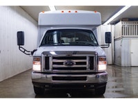 **ACCIDENT FREE - MECHANICALLY CERTIFIED** 40,059 KM This 2008 Ford E-450 XLT 24 Passenger Bus is po... (image 4)
