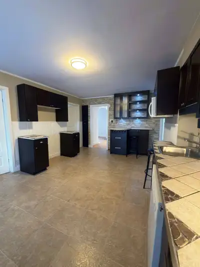 Logement au rez-de-chaussée, libre immédiatement, situé dans le secteur recherché de Ste-Marguerite....