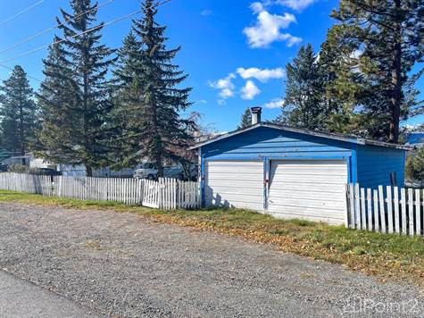 951 29th Avenue South in Houses for Sale in Cranbrook - Image 2