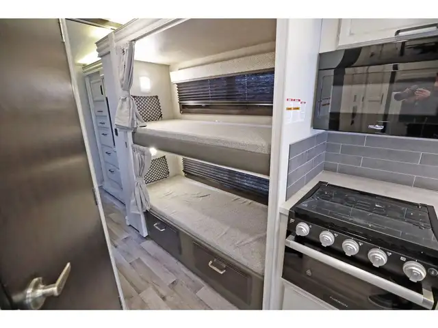 2023 Entegra Coach Odyssey 31F Bund Bed NEUF VR/RV Classe C 2023 in RVs & Motorhomes in Laval / North Shore - Image 16