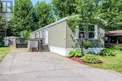 Effortless Living Steps from It All! Welcome to 23 Georgian Glen Drive! Perfectly situated just minu...