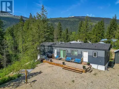 Escape to your own private oasis in the heart of Malakwa, BC! This stunning 2022 modular home sits o...