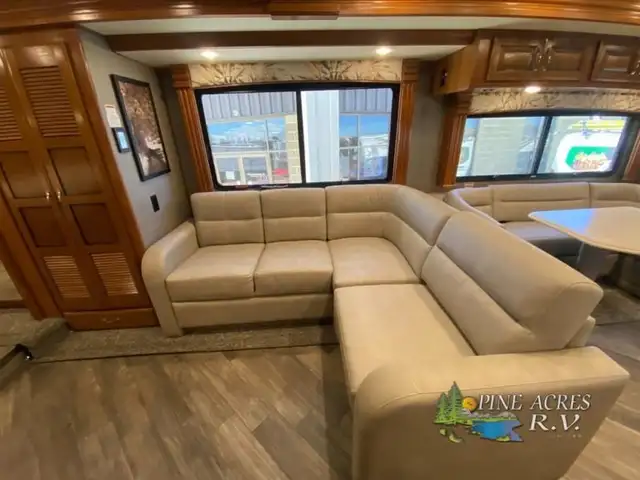 2018 Fleetwood RV Discovery 38K only 14,584 Miles in RVs & Motorhomes in Moncton - Image 23