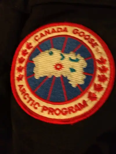 Canada Goose near mint winter jacket with broken front zipper... Pierrefond pm