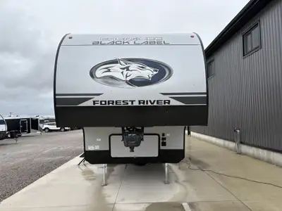 Fifth Wheel Toy Hauler! Specifications and Features: Exterior Length: 30 ft 7 in Exterior Width: 8 f...
