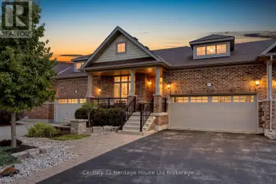 Welcome to this beautifully upgraded freehold bungalow townhome in desirable North Woodstock. Offeri...