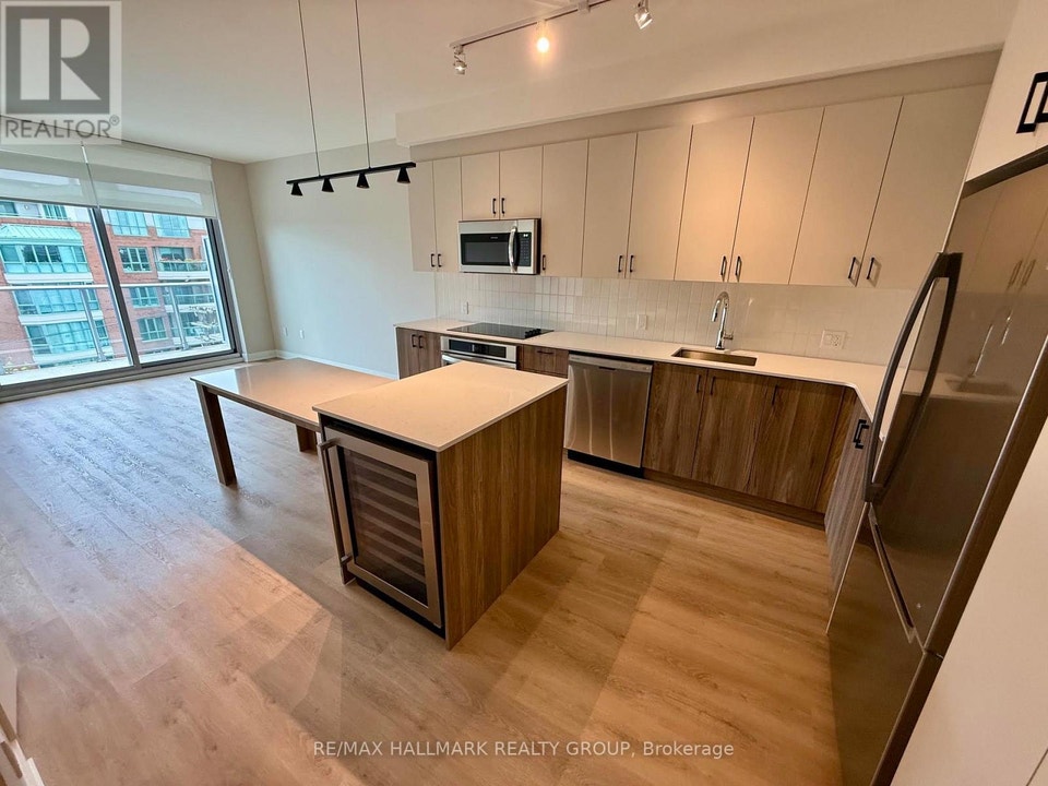 605 - 275 CARLING AVENUE Ottawa, Ontario 2