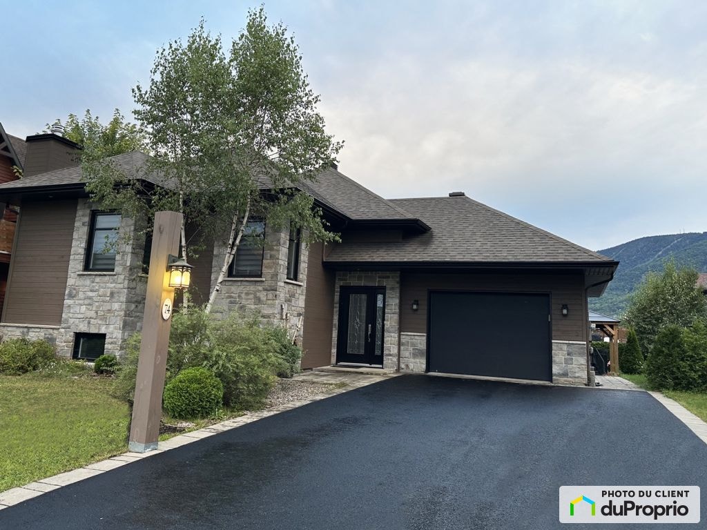$745,000 - Bungalow for sale in St-Ferreol-les-Neiges — photo 1