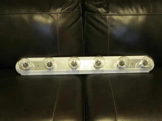 BATHROOM LIGHT FIXTURE in Indoor Lighting & Fans in Ottawa - Image 2