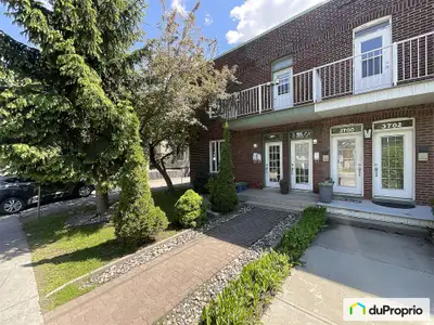 Triplex de deux 3 1/2 (rez-de-chaussée) # 3610 et 3610A, et un 5 1/2 à l'étage: # 3612 (occupation d...
