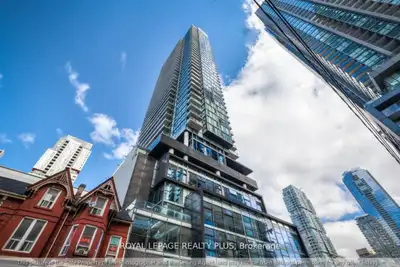 Price: $999,000 / $3,790/mo A professional designer has meticulously designed and furnished this uni...