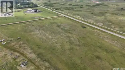 Located along the pavement on the scenic drive to Woodlawn from 4th Ave, sits this 18.92-acre parcel...