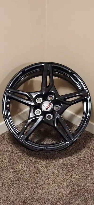 These wheels are in fantastic condition, used for one summer. Staggered fitment, 19" front, 20" rear...