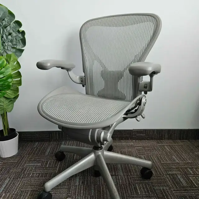 Herman Miller aeron b fully loaded free delivery office chair in Chairs & Recliners in City of Toronto - Image 6