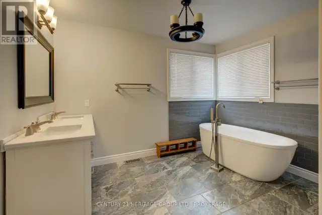 456 WESTON CRESCENT Kingston (East Gardiners Rd), Ontario in Houses for Sale in Kingston - Image 35