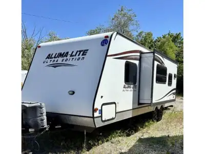 Holiday Rambler Aluma-Lite Ultra w/Rear Corner Bath Including: Neo-Angle Shower, Sink w/Med. Cabinet...