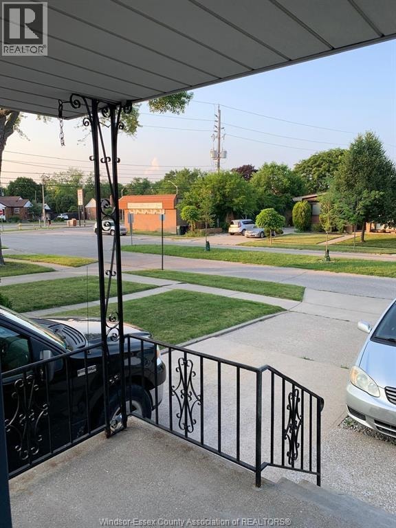 835 ISABELLE Unit# LOWER Windsor, Ontario 4