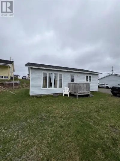 This cozy 2 bedroom bungalow would make a great addition to an investors portfolio. This home is cur...