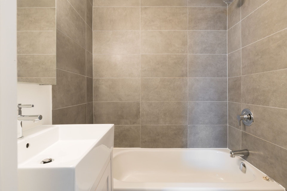 Renovated bachelor, King and Jameson - ID 2567 5