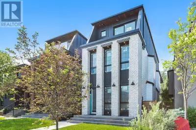 OPEN HOUSE SUNDAY, JULY 27TH FROM 1-4 PM. Located on sought-after Broadview Road in the inner-city c...
