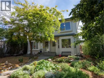 This charming 3-bedroom, 2-bathroom half duplex offers a convenient and quiet location, just a short...