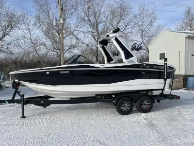 2026 Centurion Nv213 The Nv213 Is Your Entry Point to Centurion Surf Boats. It May Be a Price-Point...