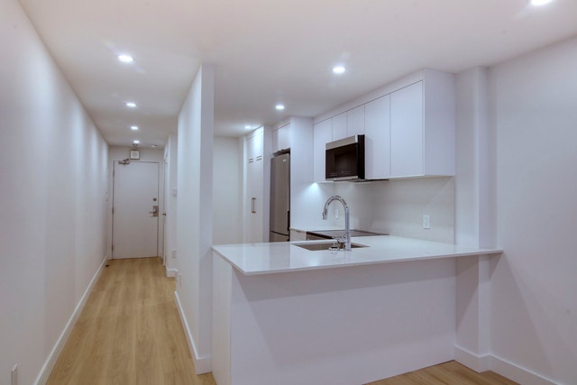 2285 Saint-Mathieu Street — photo 1