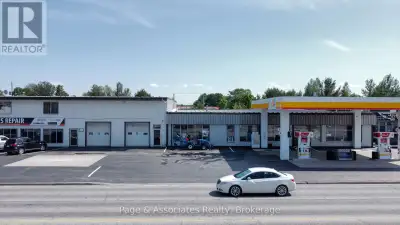 Now available for lease, this approximately 3,090 square foot commercial space offers excellent visi...